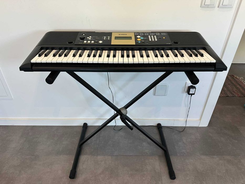Yamaha YPT-220 Teclado