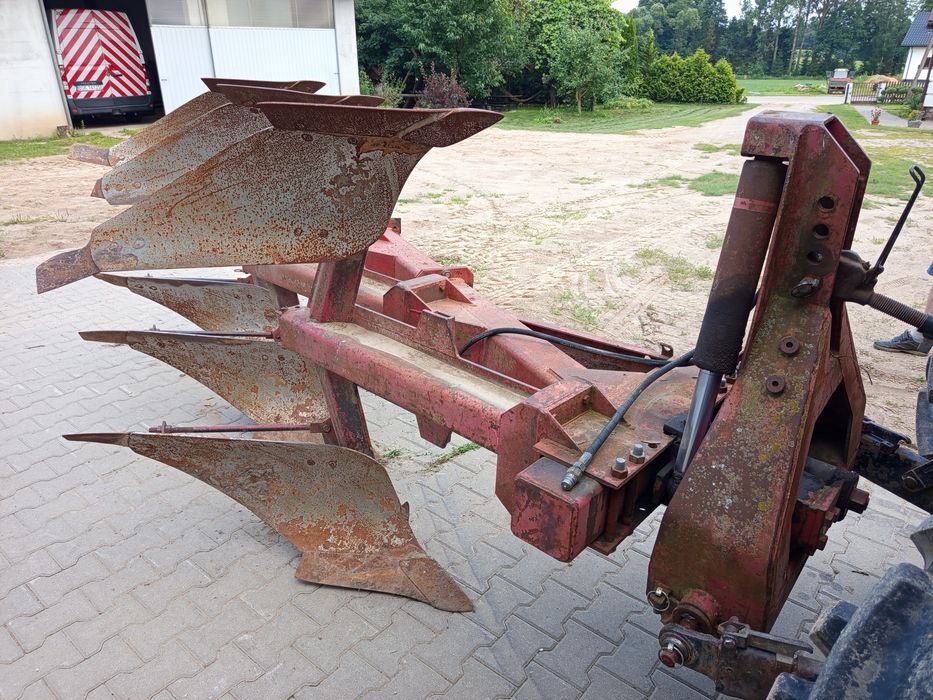 Pług obrotowy 3 skibowy Naud