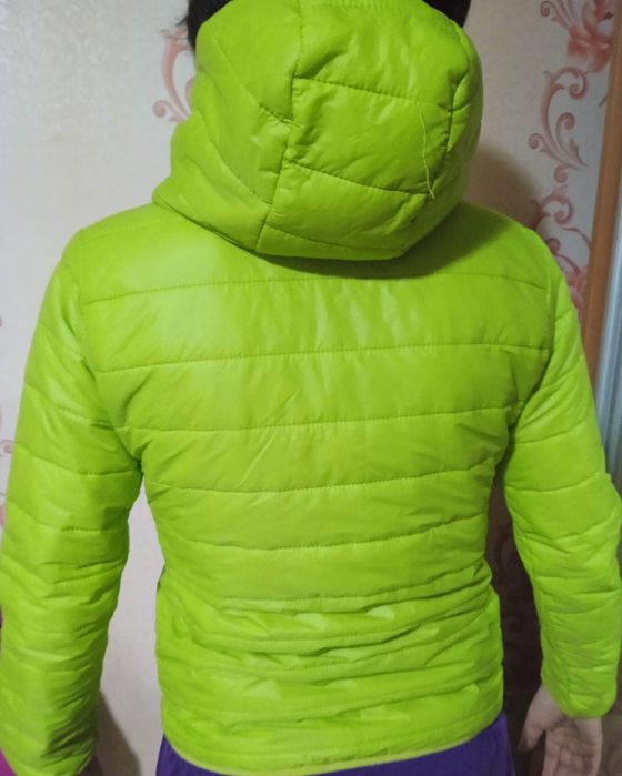 Продам куртку вітровку для дівчинки підлітка