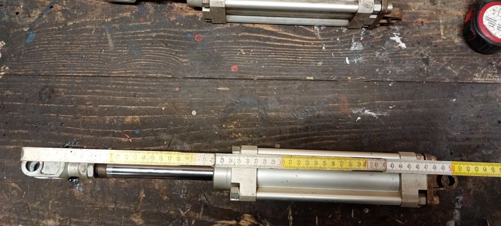 Siłowniki pneumatyczne dwustronnego działania