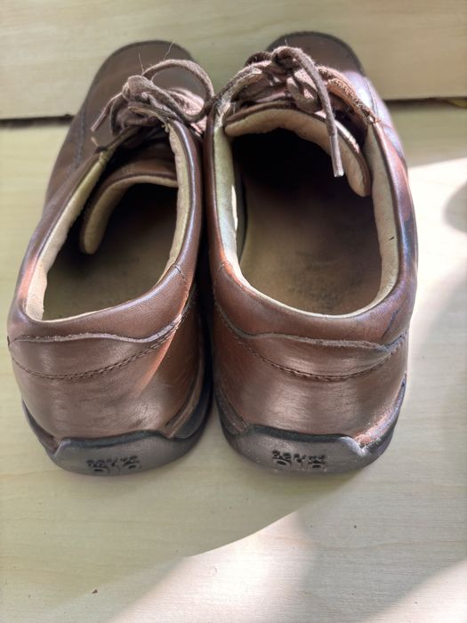 Вживані шкіряні туфлі бренду Clarks