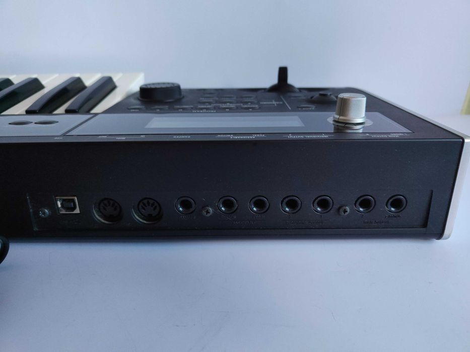 KORG micro X syntezator