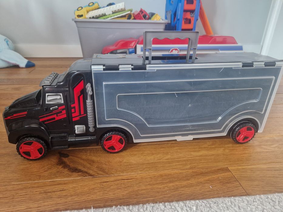 Samochód walizka na hot wheels