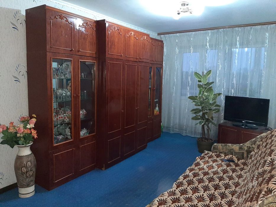 Продається двокімнатнак вартира на Новомиколаївці.