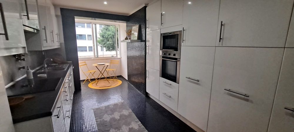 Apartamento Fantástico apartamento com três quartos e três  cas de banho