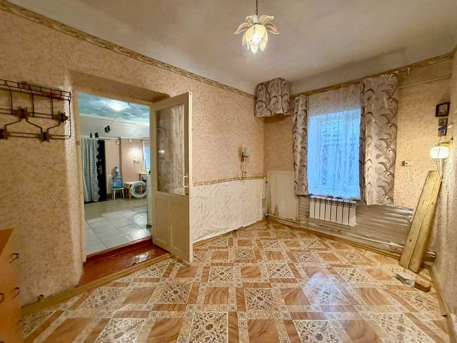 Продаю 2-кімнатну квартиру на землі, на розі вул. Даля та Кузнецької. Ц5