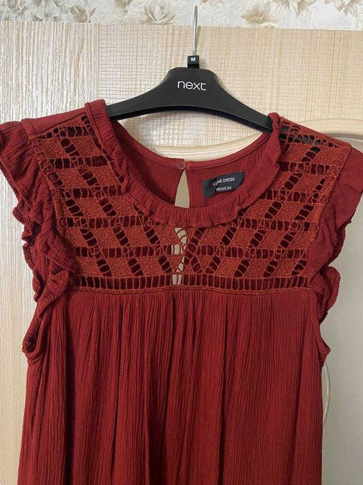 Сукня німецька нарядна святкова з ажурною вставкою вишивка рюші бордо