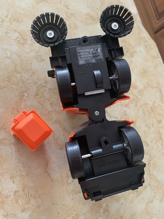 Іграшка для хлопчика: техніка: сміттєвоз з баком