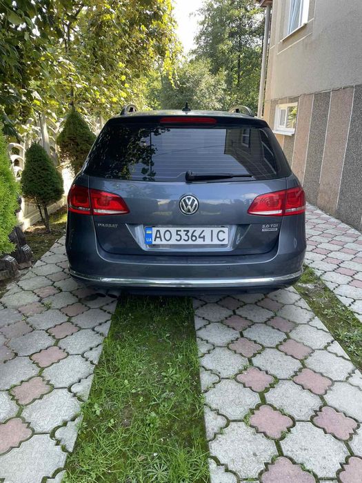 Фольцваген пассат 2.0 дизель автомат.2013 року випуску