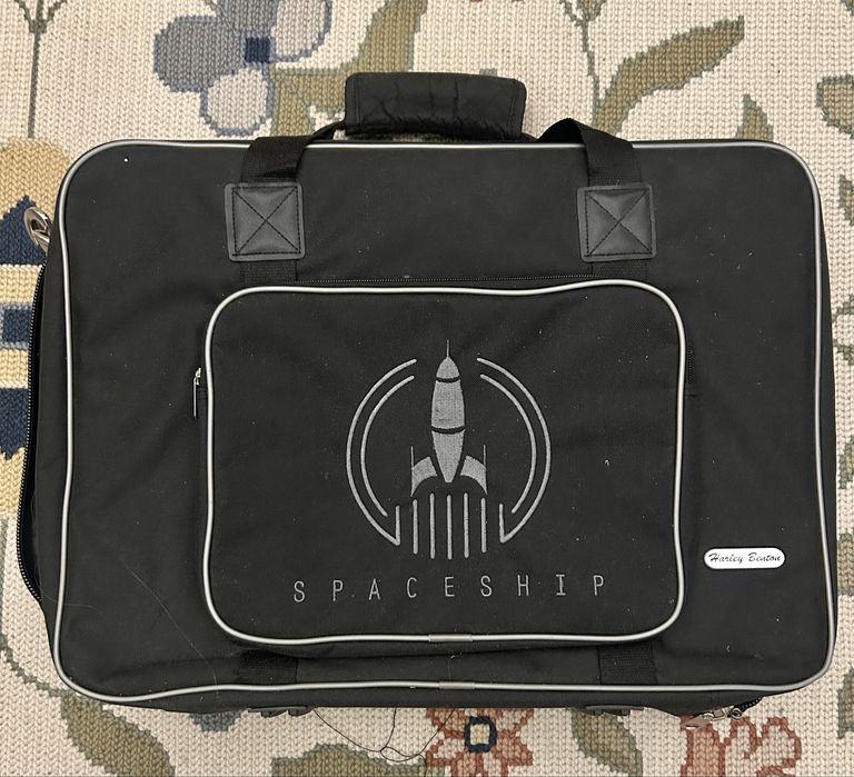 Harley Benton Spaceship 40 com Powerplant