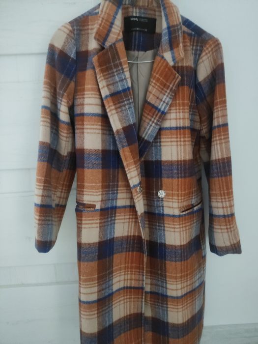 Płaszcz z wełną w kratę