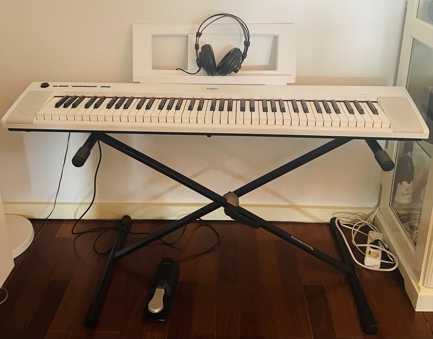 Piano Yamaha Piaggero NP-32 branco