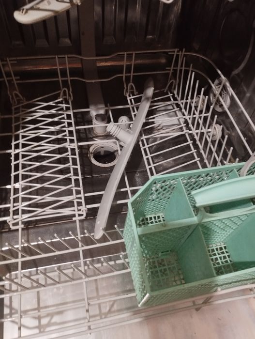Посудомийку продам потребує ремонту