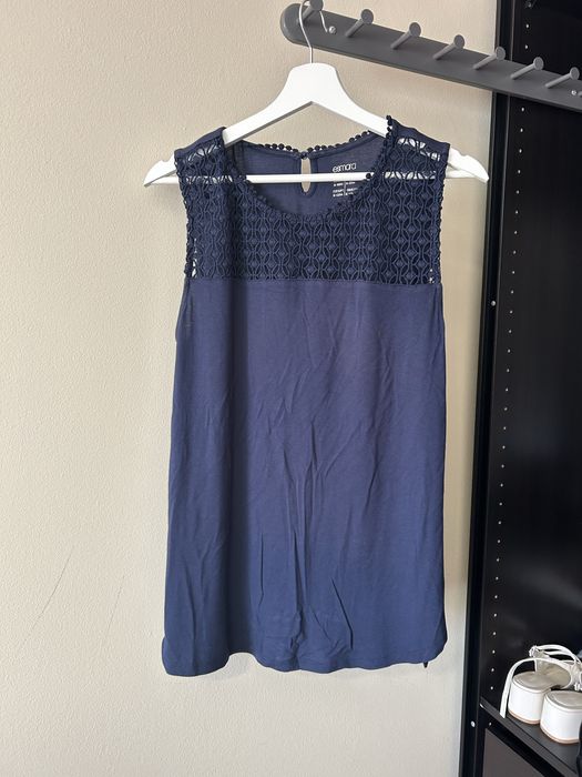 Top sem mangas azul com renda esmara