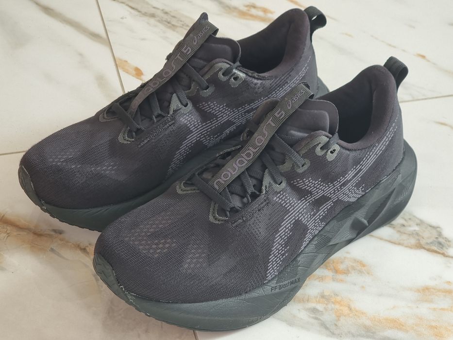Оригінал 100% чоловічі кросівки asics novablast 5  eur 42.5