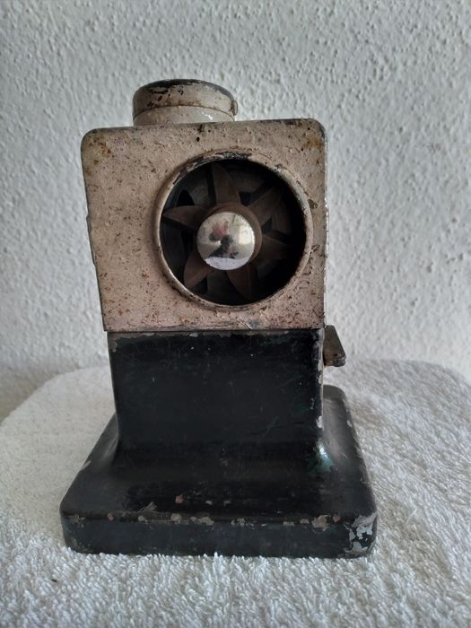 Afiador de lápis antigo