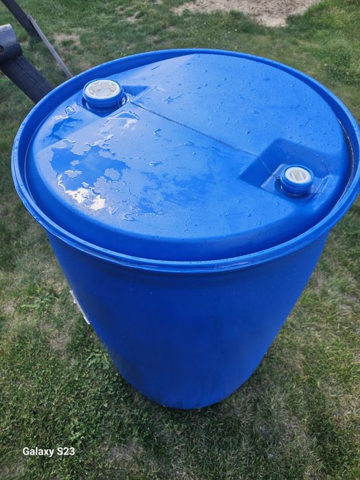 Beczka plastikowa  200 litrów z korkami