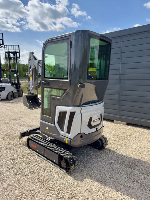 RAVOX WK18 – Mini Koparka z kabiną i silnikiem Kubota D722
