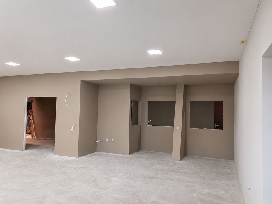 Construção | Remodelações Interiores | Pinturas, Pavimentos e Pladur | Obras Industriais