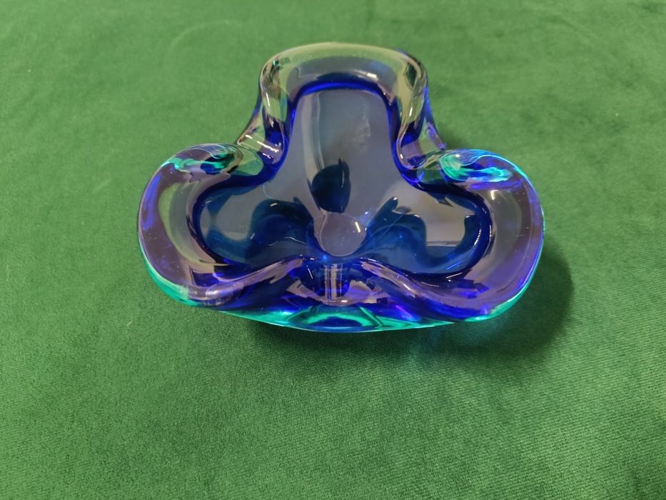 Piękna popielniczka z grubego szkła somersso  lata 70 kobalt