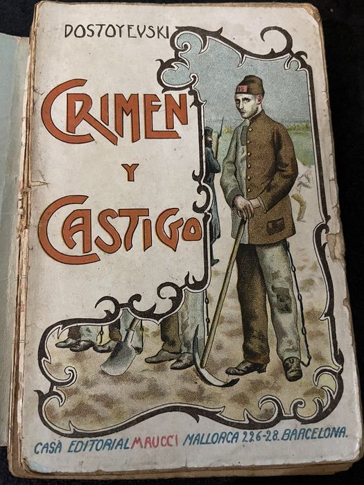 Exemplares da obra Crime e Castigo