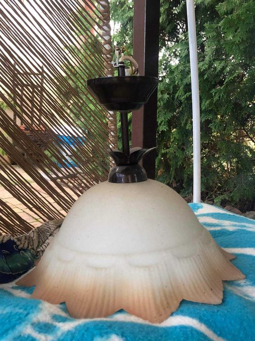 Żyrandol  z jedna żarówką