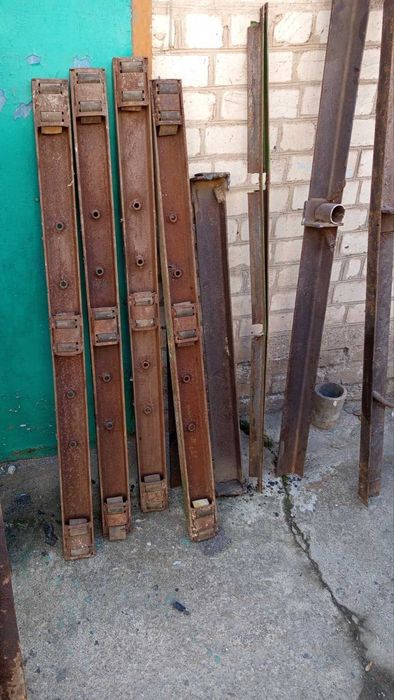 Продам уголки 50,75, швелер та противогаз