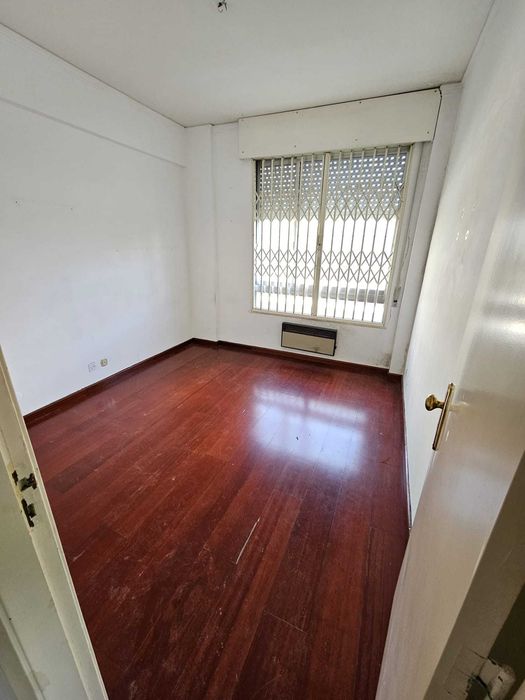 Grades de lagarta em ferro