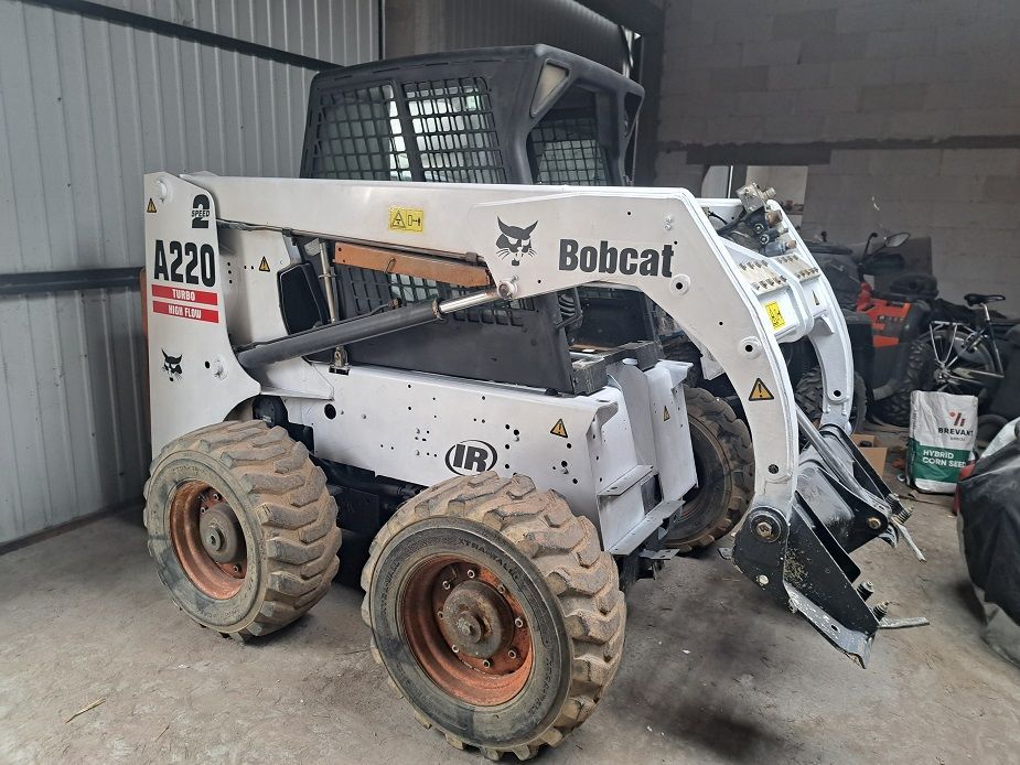 Hitachi EX30  Bobcat A220 ładowarka jedna z największych 2002rok