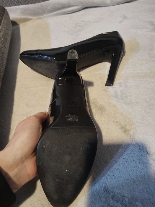 Klasyczne czarne szpilki damskie