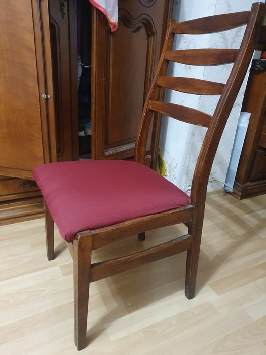 Стул кухонный новая обивка.