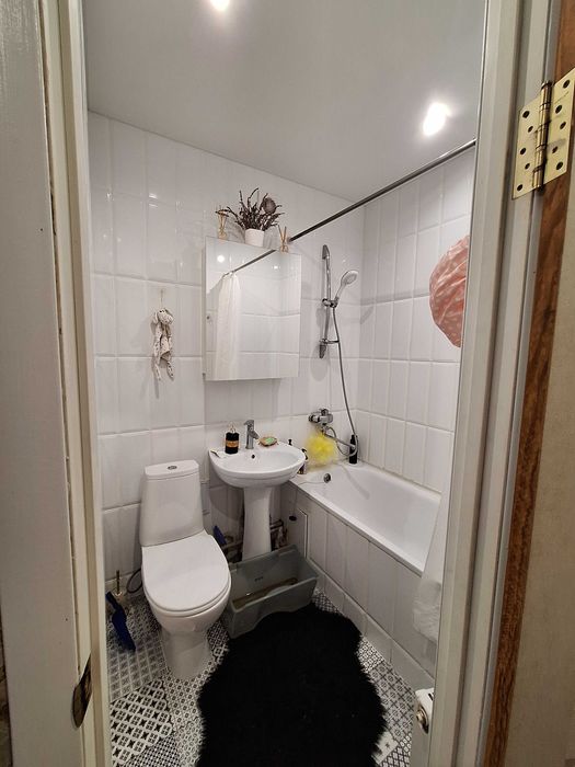 3х кім. 4 поверх (в центрі міста) р-н 8й квартал ЦУМ