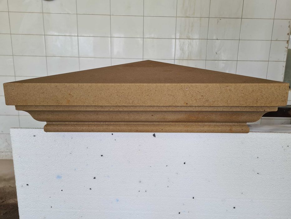 29. Czapka na słup z piaskowca | Profil Z07 | Na słup 50×50 cm |