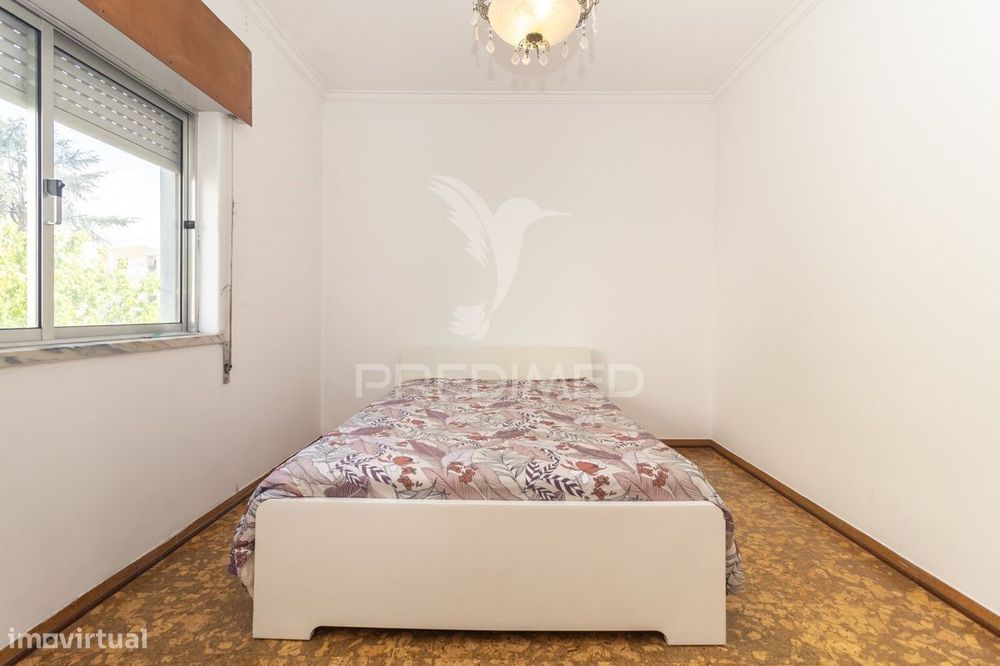 Apartamento T2 com 2 Marquises ,4 Caminhos em Setúbal.