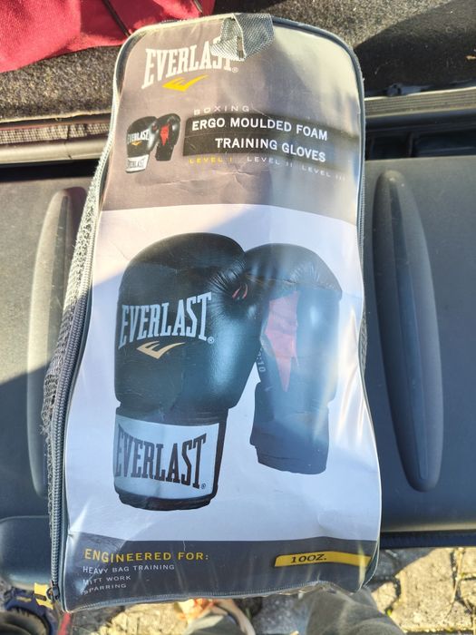 Luvas de boxe praticamente novas