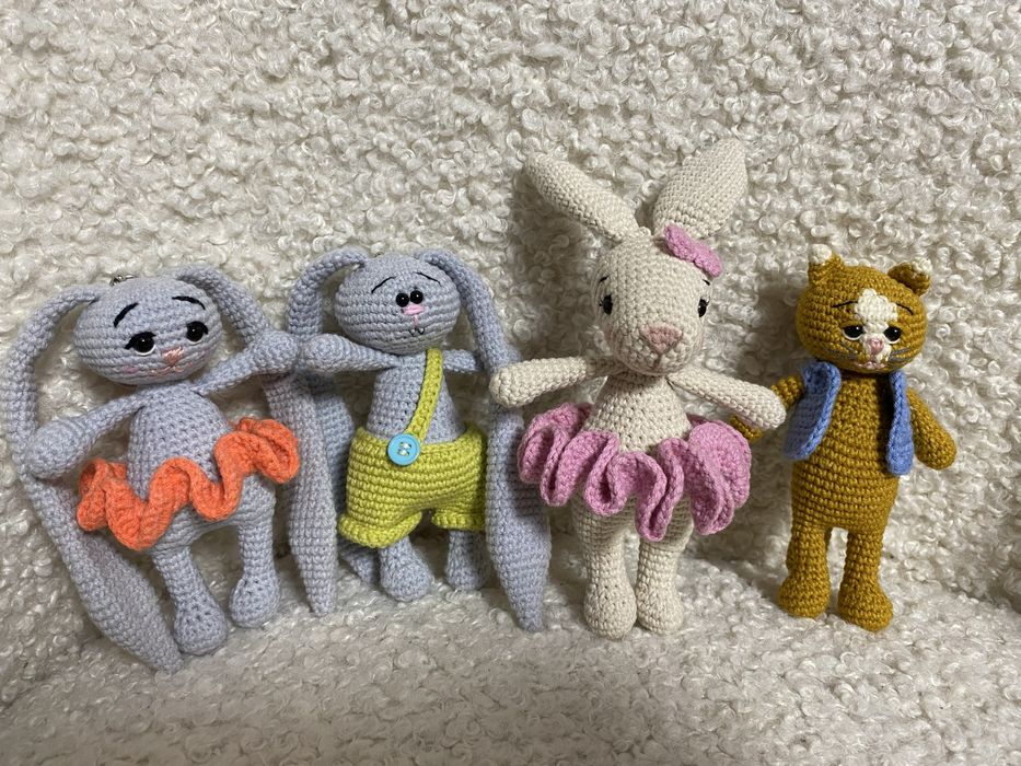 Зайка зайчик кролик котик кіт Амігурумі вʼязана hend made куколка