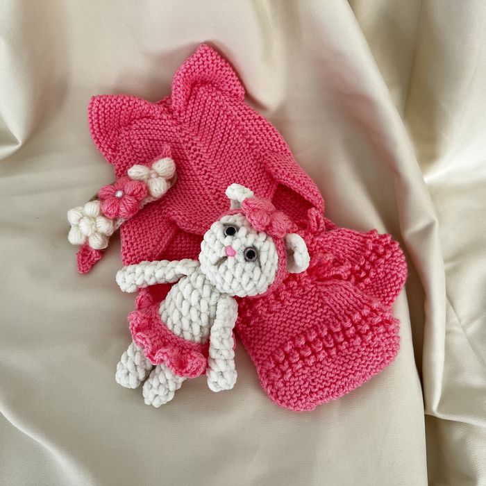 Zestaw dla niemowląt czapka botki maskotka opaska