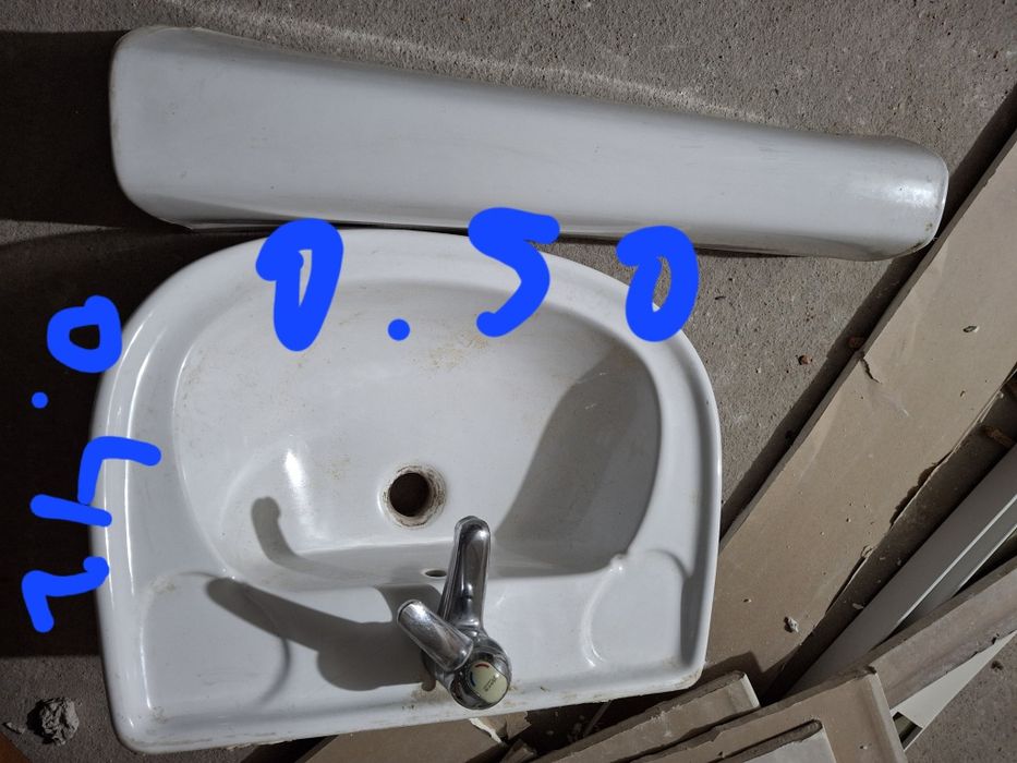 Lavatório de casa de.banho 0,50×0,42 usado complero com torneira