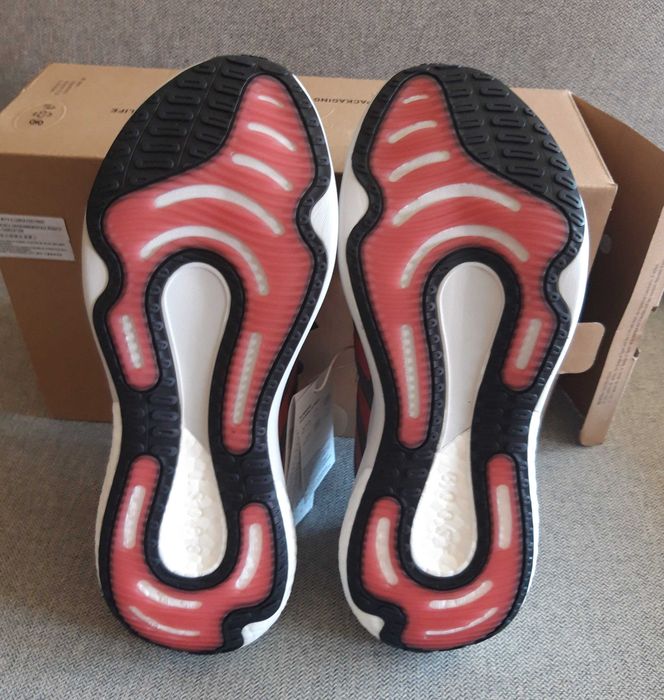 Sapatilhas de corrida, running ADIDAS - Artigo NOVO.