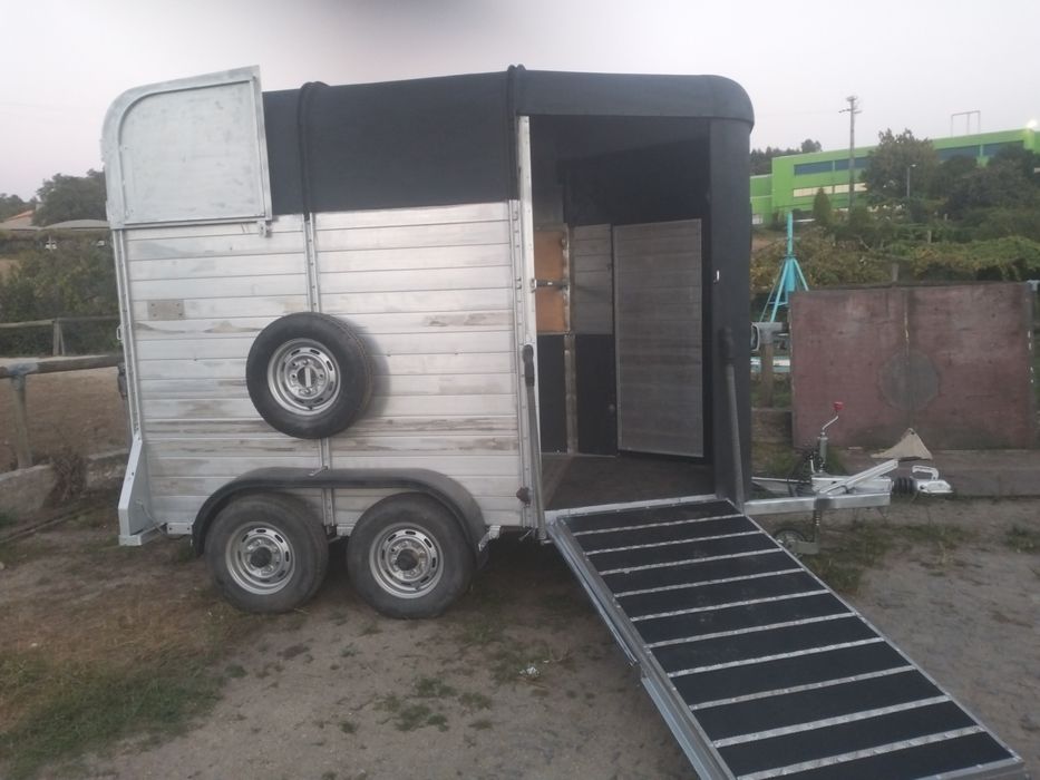 Atrelado de cavalos / égua