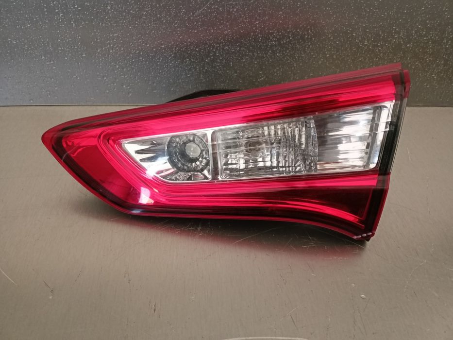 Toyota Yaris III 3 lift FL 17- lampa prawy tył prawa tylna w klapę