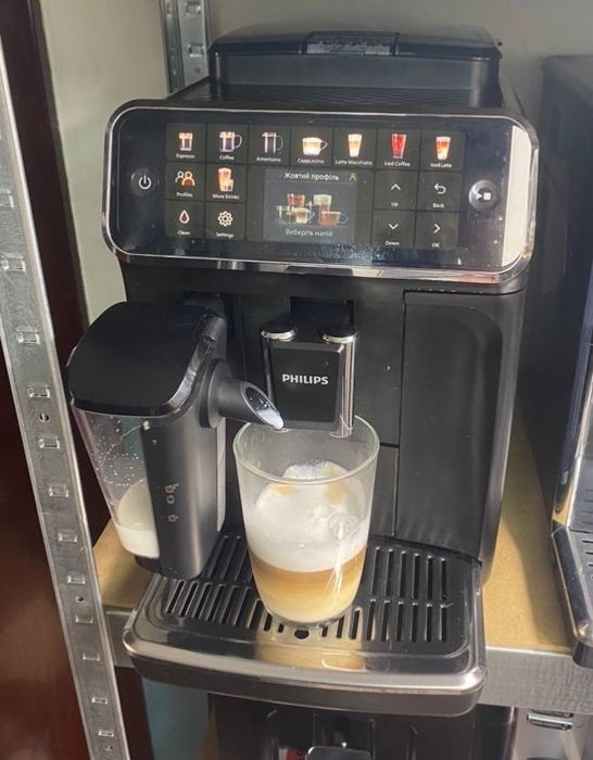 Кавомашина Philips LatteGo 5500 кофемашина , кавоварка