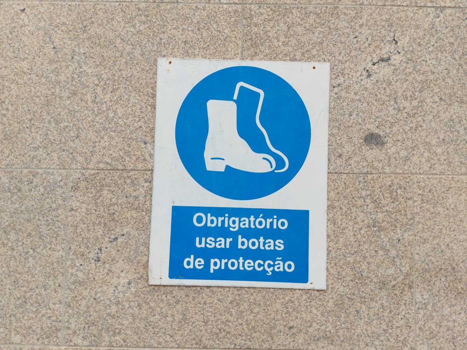 Placas Sinalizadoras de Segurança e Construção