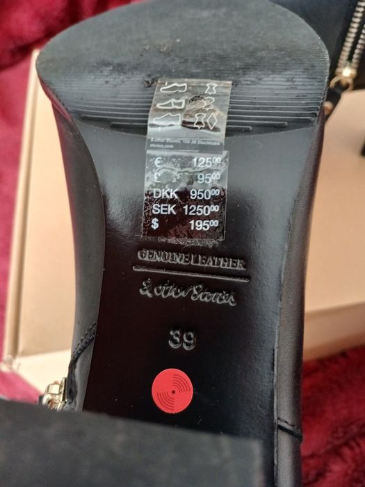 Ботінки  бренду VIVAIA