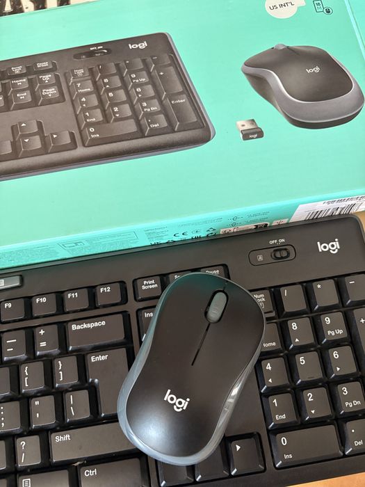 Logitech bezprzewodowa klawiatura z myszką