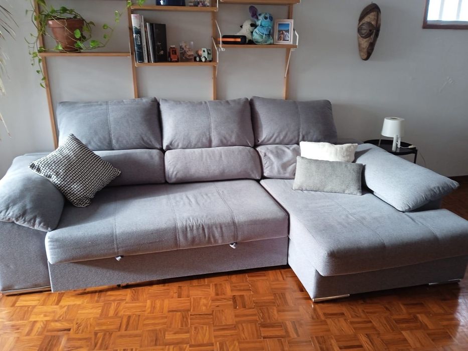Sofá cinzento grande