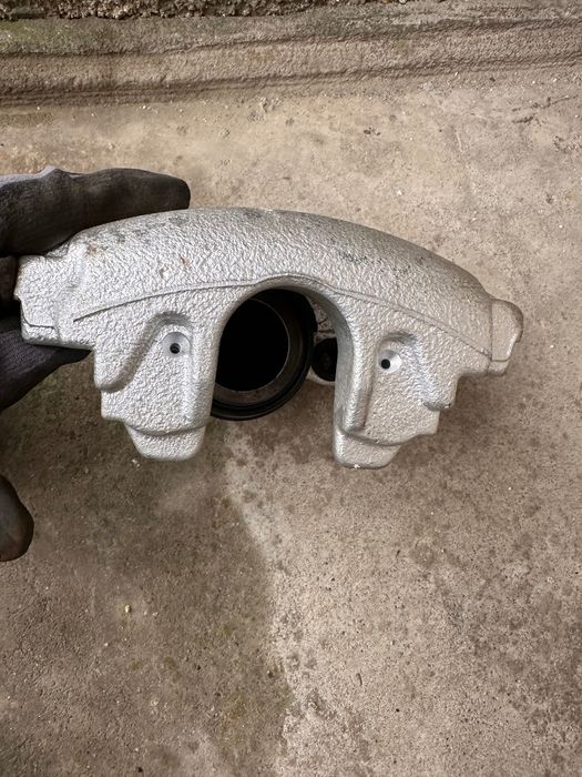 1K0615124E Суппорт передній RH Audi TT A3 A1 VW Golf Jetta B6 B7 EOS