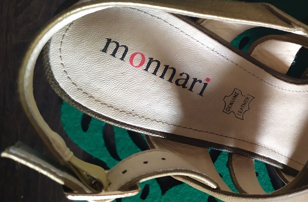 Sandały na słupku Monnari