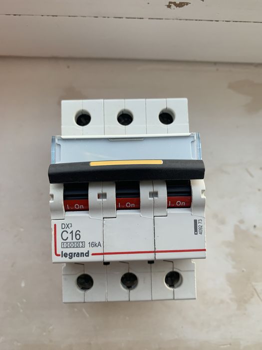 3 фазний автомат Legrand 16 A