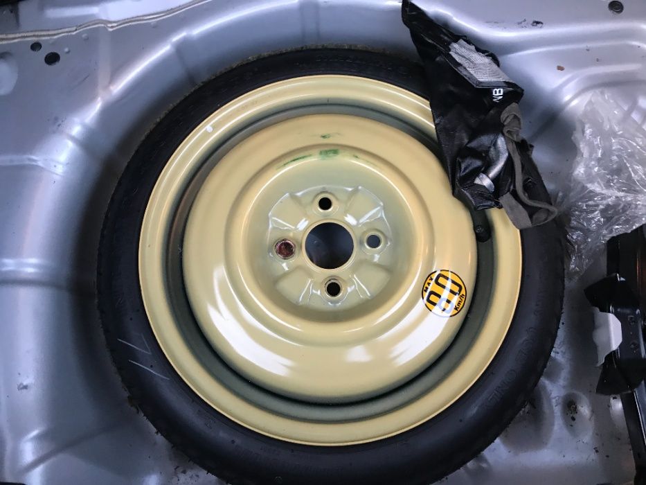 Mazda 323 F  BA 1,5 бензин /  капот